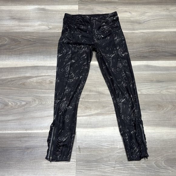 Lululemon Black Patterned Leggings size 4 - Picture 2 of 11